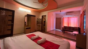 Family Studio | WiFi (free), bed sheets - Hotel Bliss  (Jaoli)