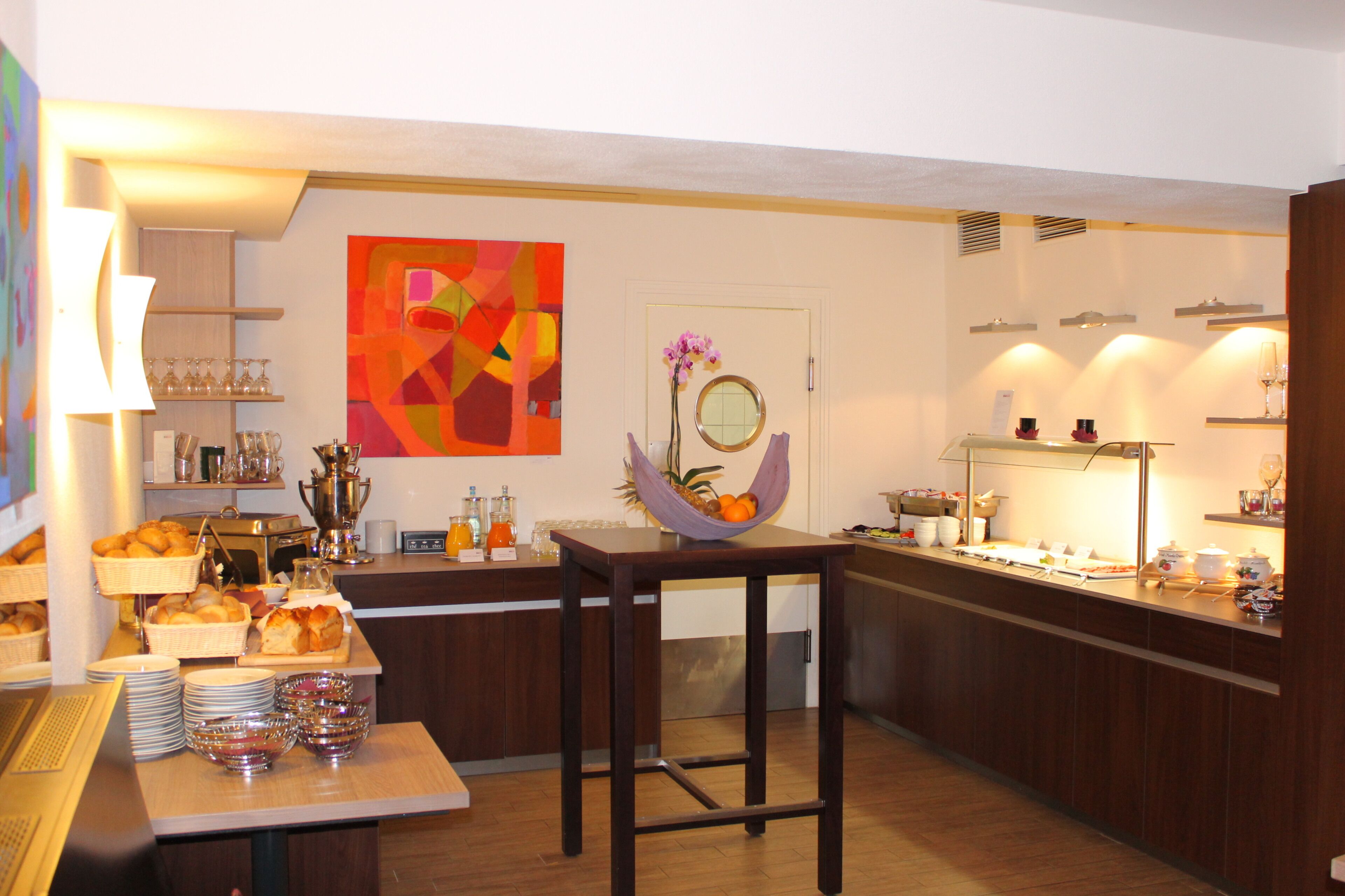 Free daily buffet breakfast