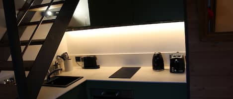 Refrigerador, microondas, horno y parrilla de estufa