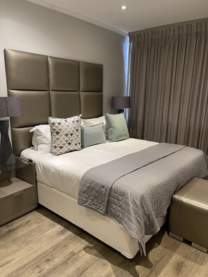 Business Apartment | 2 bedrooms, iron/ironing board, free WiFi, bed sheets - Sandton Smart Apartment Fourteen (Sandton)