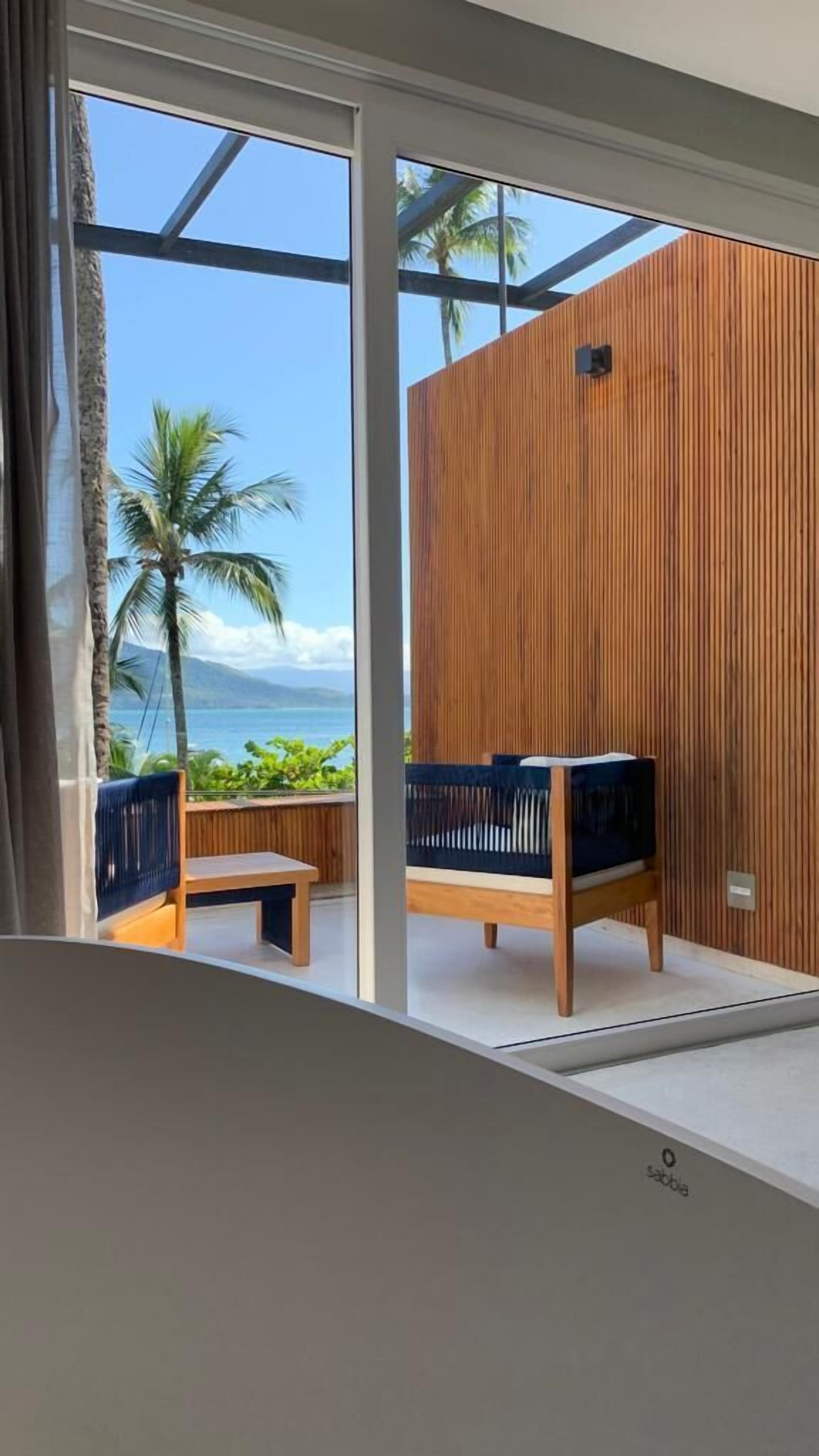 Premier-Zimmer, 1 King-Bett, Meerblick | Terrasse/Patio