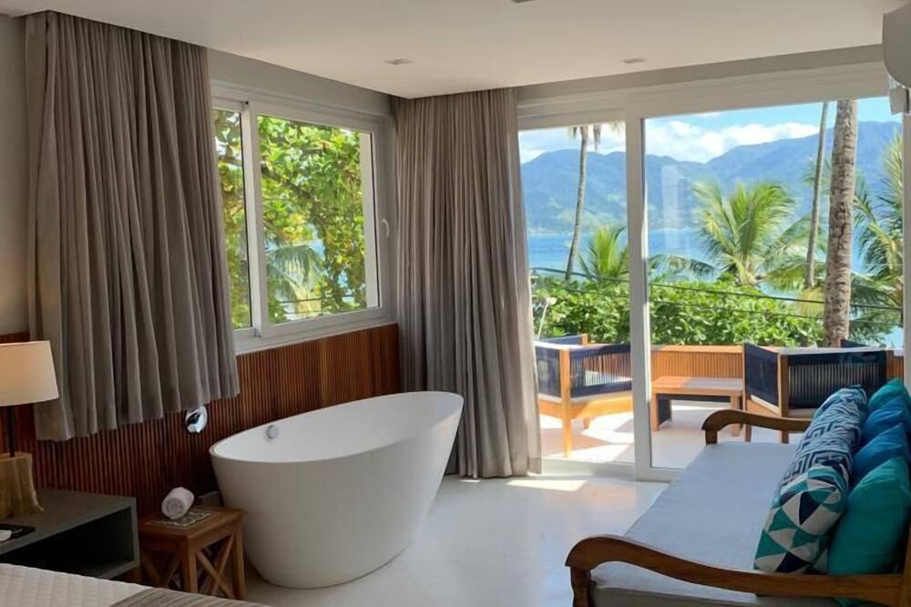 Bahari Suites