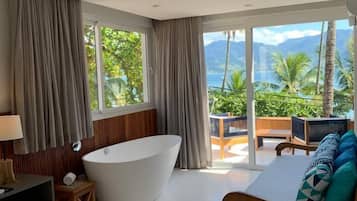 尊荣客房, 1 张特大床, 海景 | 露台