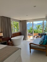 Premium-Zimmer, 1 King-Bett, Meerblick | Terrasse/Patio