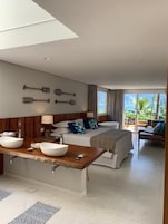 Ropa de cama de alta calidad, colchones con pillow-top y minibar 