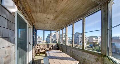 Semi-Oceanfront home with direct access to the beach!