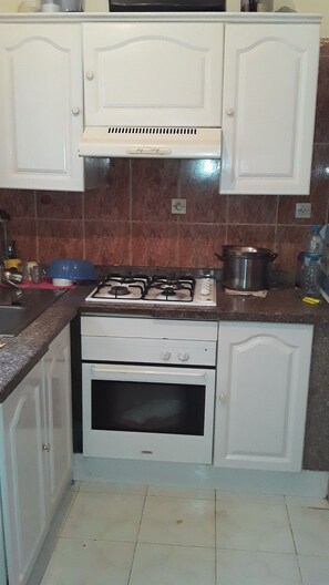 Chaise haute, tables à manger