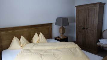 1 Schlafzimmer, BĂŒgeleisen/BĂŒgelbrett, Reisekinderbett, kostenloses WLAN