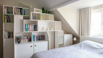 3 bedrooms, soundproofing, iron/ironing board, travel crib