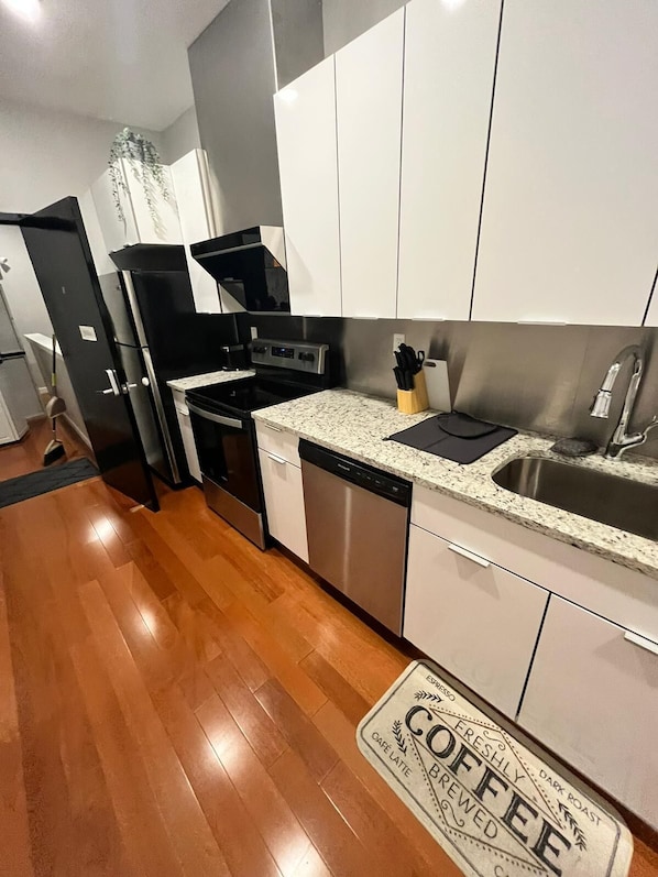 Departamento | Cocina privada | Refrigerador con congelador, horno, parrilla de estufa y lavavajillas