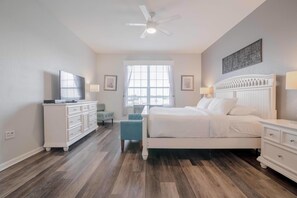 3 bedrooms, desk, iron/ironing board, travel crib - Vista Cay Lakeview Nirvana. Walk to Epic Universe and the OCCC (Orlando)