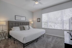 3 soveværelser, skrivebord, strygejern/strygebræt, weekendseng