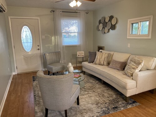 Stylish Cottage central to wineries, Natchez Trace, Buffalo River, Amish Country