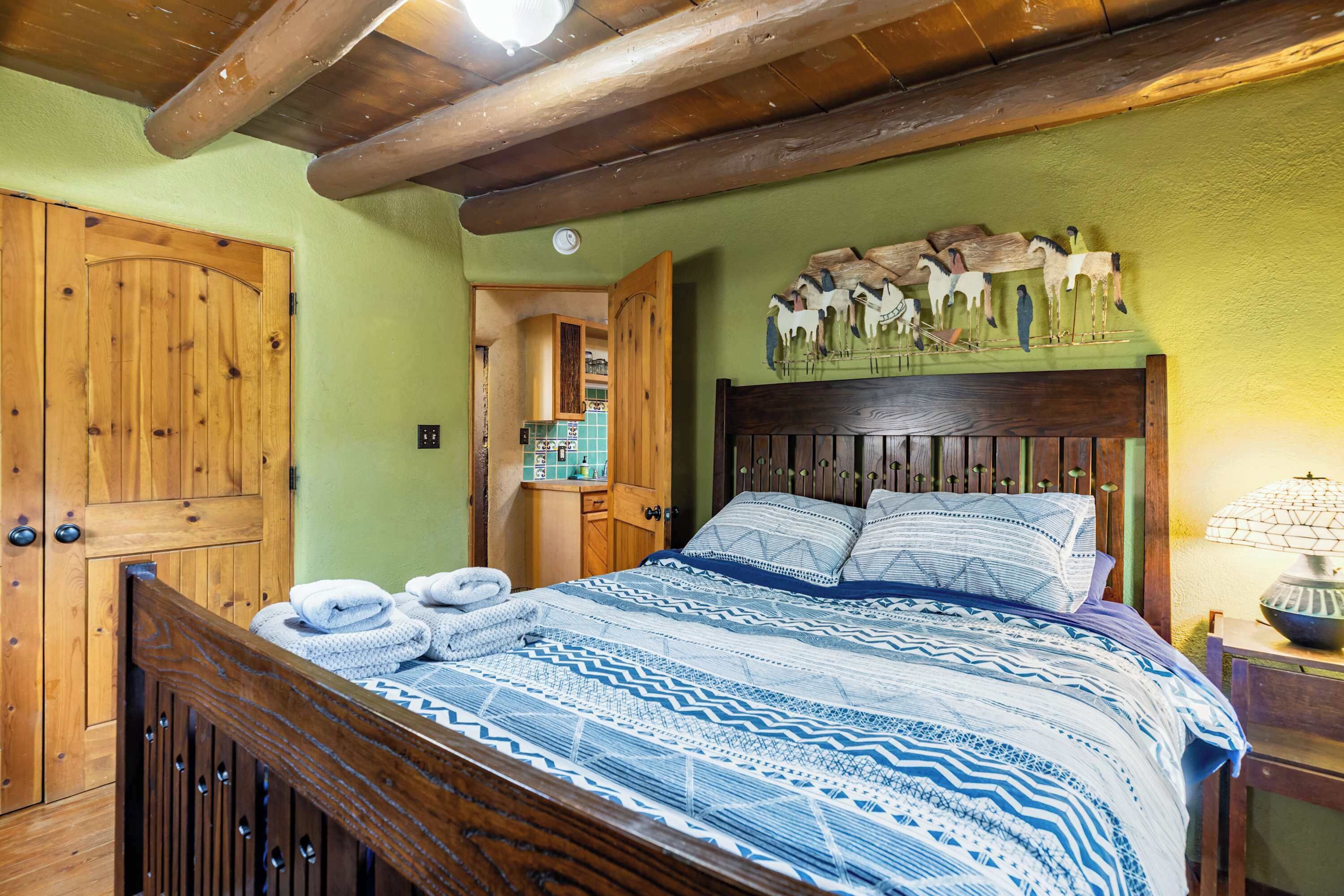1 bedroom, desk, iron/ironing board, WiFi