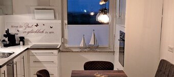 Gemütliches Ferienhaus mit Whirlpool, Sauna und Garten mit Deichblick