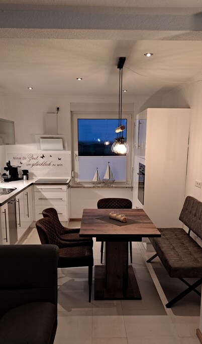 Gemütliches Ferienhaus mit Whirlpool, Sauna und Garten mit Deichblick