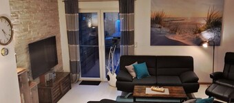 Gemütliches Ferienhaus mit Whirlpool, Sauna und Garten mit Deichblick