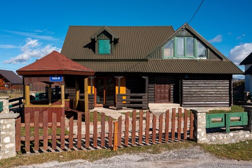 Mouintain View Cabin with Sauna in Žabljak