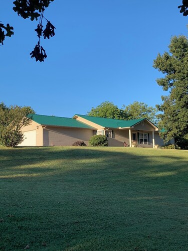 Entire home located near Eureka Springs, Branson and Northwest Arkansas Corridor