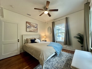 2 bedrooms, desk, iron/ironing board, free WiFi