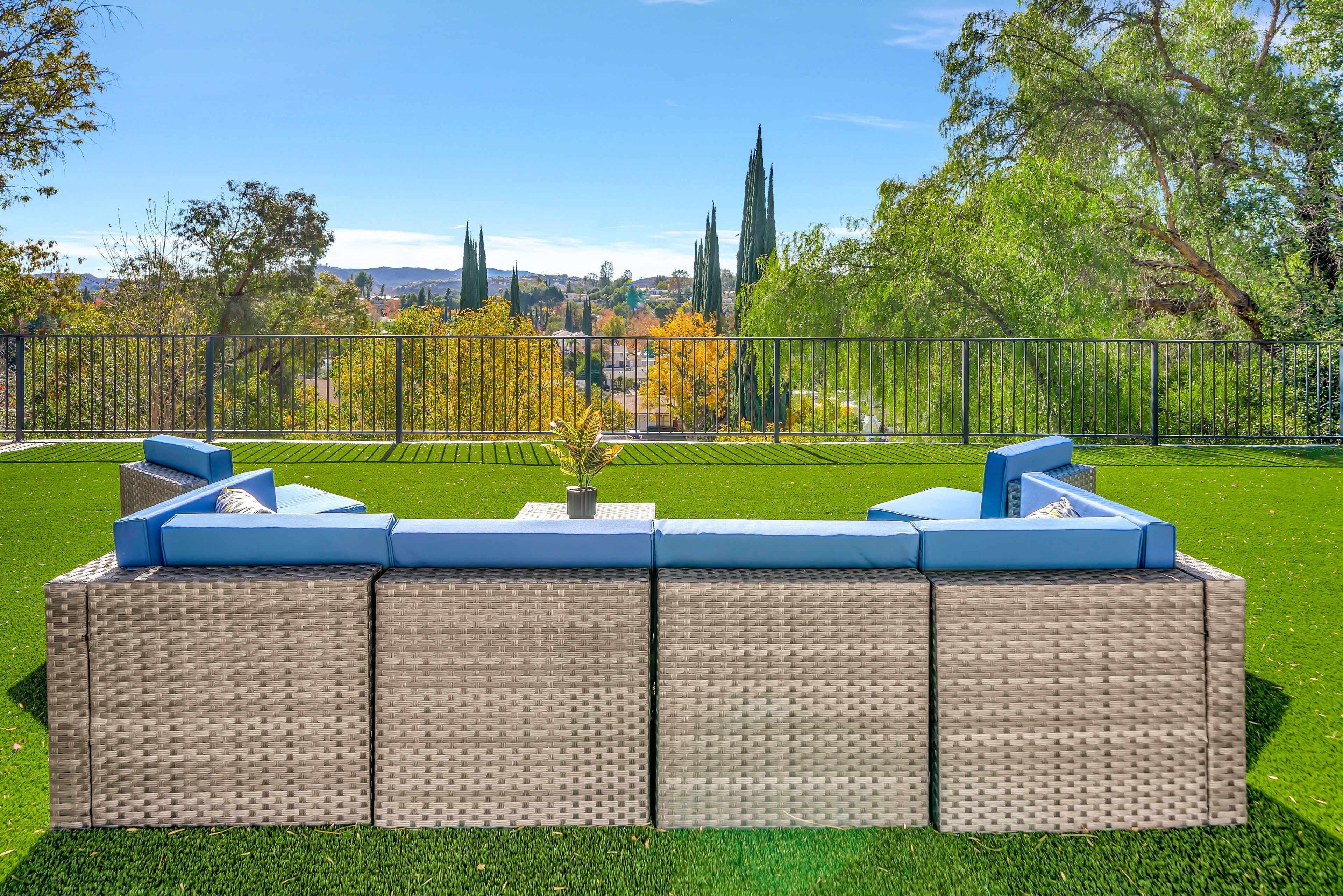 King-size Suite House W/ Amazing Valley View & Jacuzzi!
