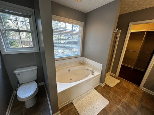 Cozy Home 5 min to Mall of GA, Coolray Field/30 min to Lake Lanier/45 min to Atl