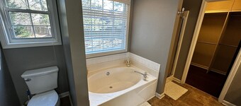 Cozy Home 5 min to Mall of GA, Coolray Field/30 min to Lake Lanier/45 min to Atl
