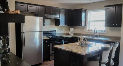 Cozy Home 5 min to Mall of GA, Coolray Field/30 min to Lake Lanier/45 min to Atl