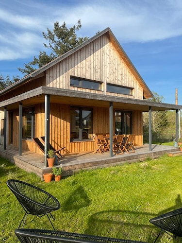 Gemütliches Holzhaus am See