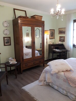 2 bedrooms, desk, iron/ironing board, travel cot
