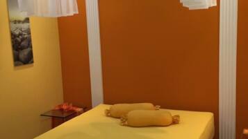 2 makuuhuonetta, tallelokero huoneessa, silitysrauta/-lauta