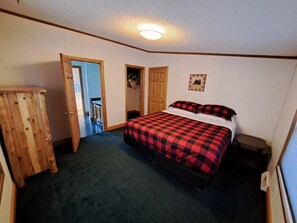 4 bedrooms, WiFi, bed sheets - Spacious Lake Home near Ladysmith, with a private dock on the Dairyland Flowage! (Tony)