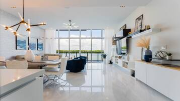 Smart TV, estéreo y oficina