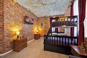 5 Schlafzimmer, Bügeleisen/Bügelbrett, kostenloses WLAN, Bettwäsche