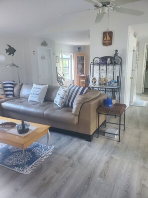 Smart TV, lettore DVD, libri