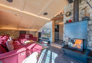 TV, fireplace
