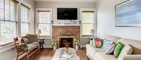 Smart TV, chimenea y estéreo