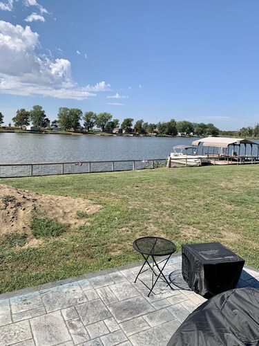 Hunters retreat or vacationers fun located on water at Big Lake MO