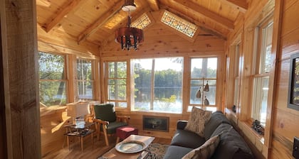 Waterfront, boats included, Cozy cabin on private lake, 25 minutes from TC.