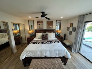 4 bedrooms, desk, iron/ironing board, free WiFi - Beautiful Getaway Palm Desert Home (Palm Desert)