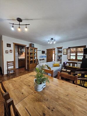 Televisie en een open haard