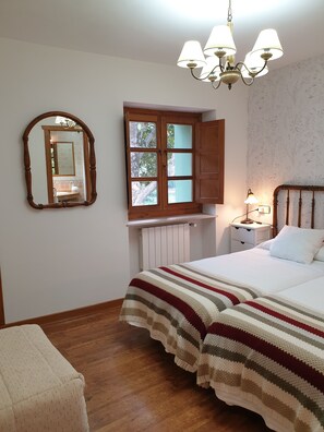4 Schlafzimmer, Bügeleisen/Bügelbrett, Reisekinderbett, kostenloses WLAN