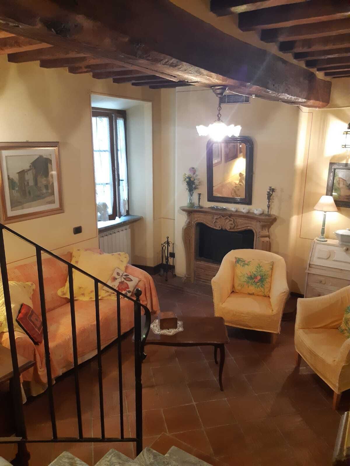 Fernseher, Kamin, Tischfußball, Tischtennisplatte