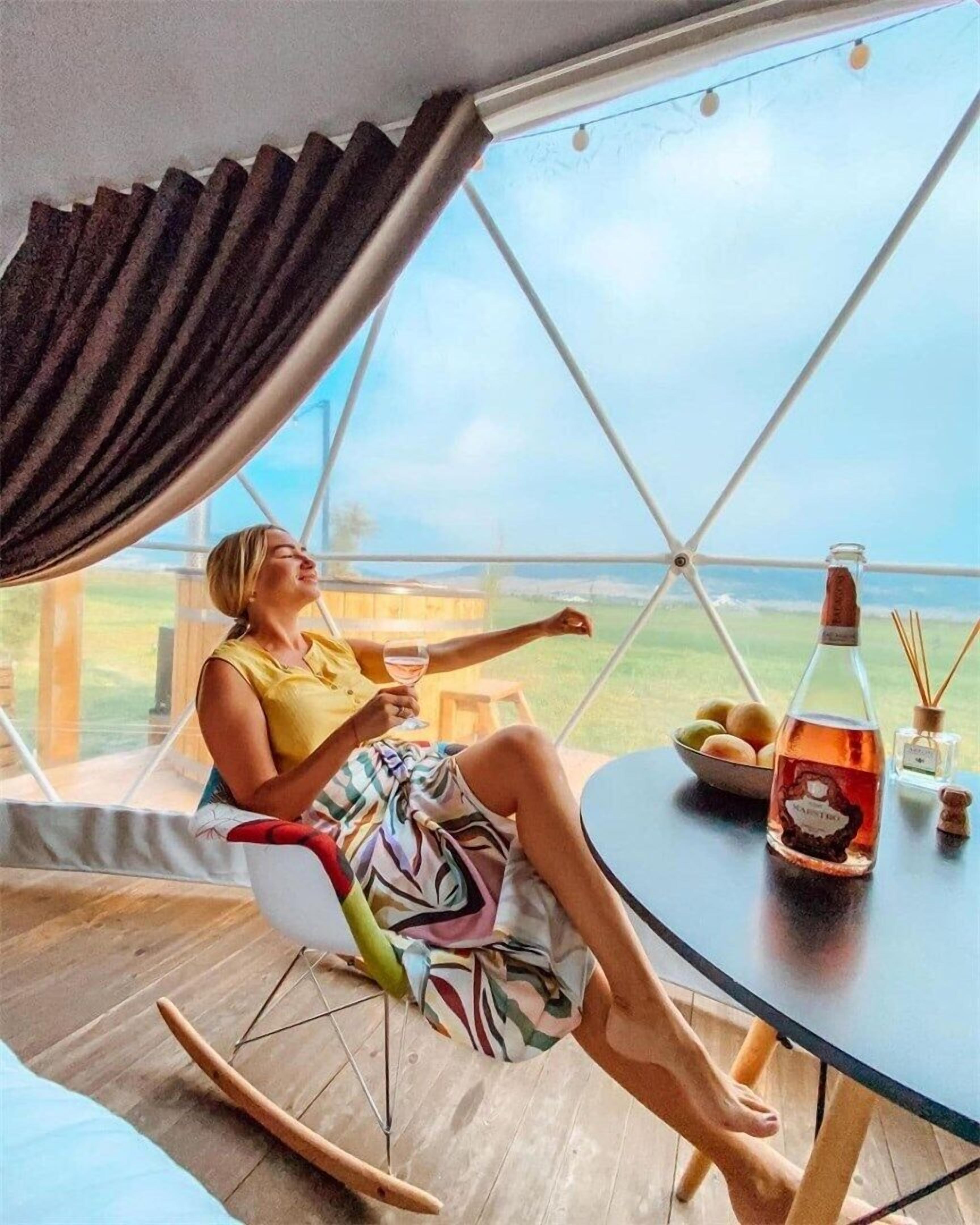 Tent | Peralatan tempat tidur premium, bar mini, dihias secara berasingan 