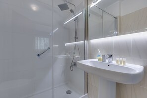 Dusche, Handtücher, Seife, Shampoo