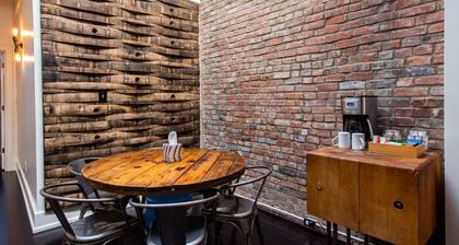 Casa Omara ~ Heart of Downtown/Nulu! ~ 3 King Beds