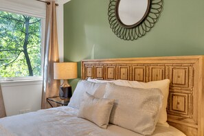 1 habitación, tabla de planchar con plancha, wifi gratis y ropa de cama