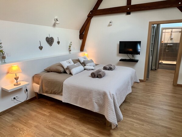 1 bedroom, iron/ironing board, travel cot, free WiFi