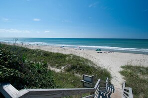 On the beach, sun-loungers - Oceanfront - The Ocean Club - Sand, Sun & Family Fun - Indian Beach/Emerald Isle (Indian Beach)