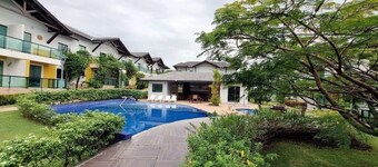 Casa em condomínio com Sauna e Piscina